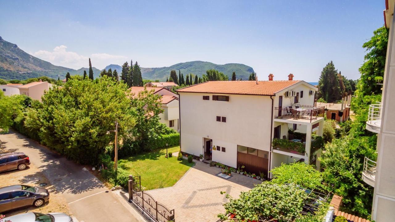 Apartments Viktorija Petrovac Buitenkant foto