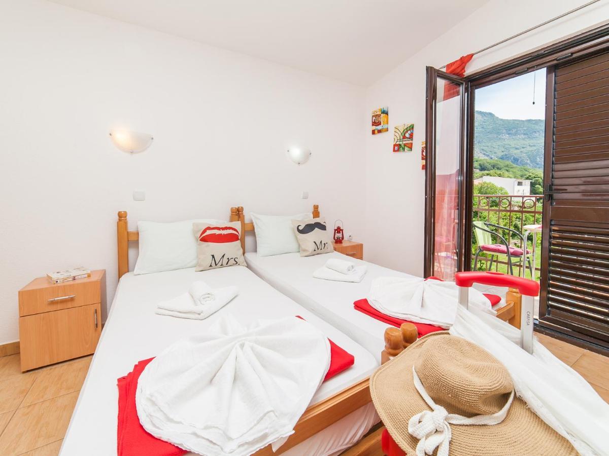Apartments Viktorija Petrovac Buitenkant foto