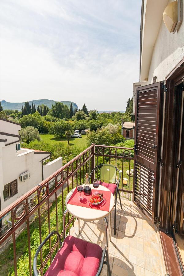 Apartments Viktorija Petrovac Buitenkant foto