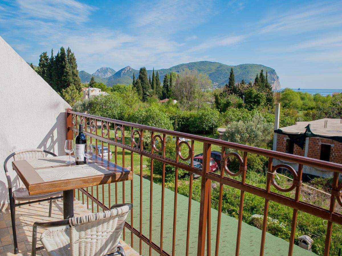 Apartments Viktorija Petrovac Buitenkant foto