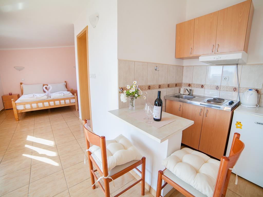 Apartments Viktorija Petrovac Kamer foto