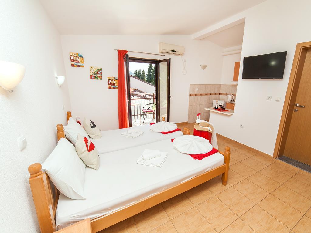 Apartments Viktorija Petrovac Kamer foto