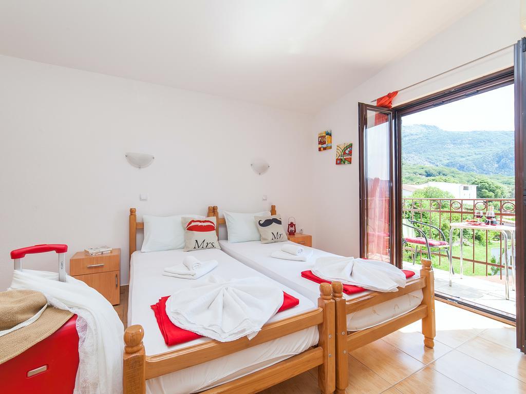 Apartments Viktorija Petrovac Buitenkant foto
