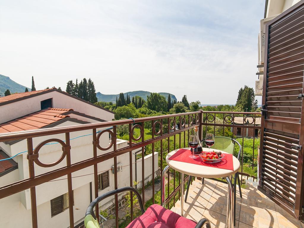 Apartments Viktorija Petrovac Buitenkant foto